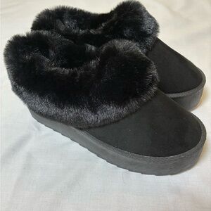 Fashion Nova Black Faux Fur Platform Slip-On Clogs